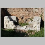 2710 ostia - regio iii - insula ii - domus sul decumano (iii,ii,3) - sarkophag.jpg